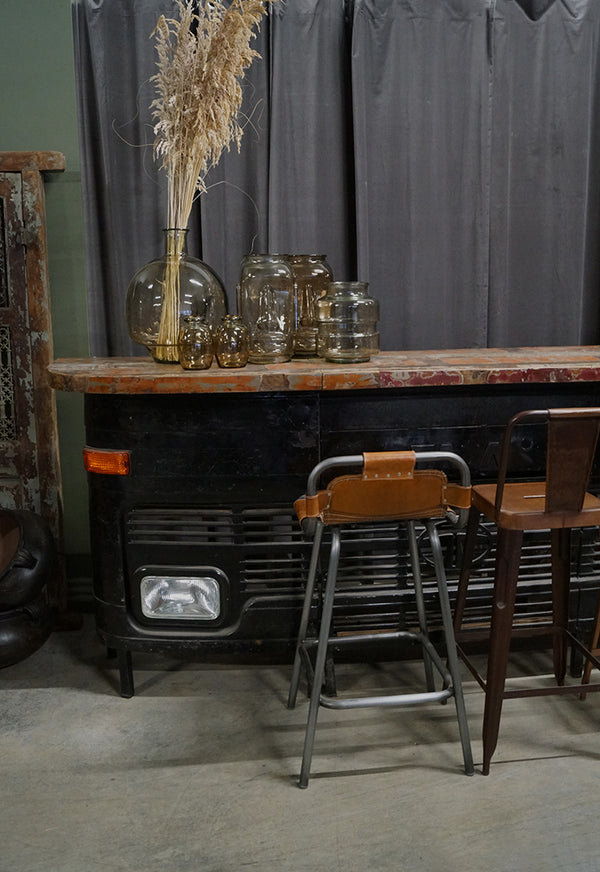COOL bar with a masculine expression - black