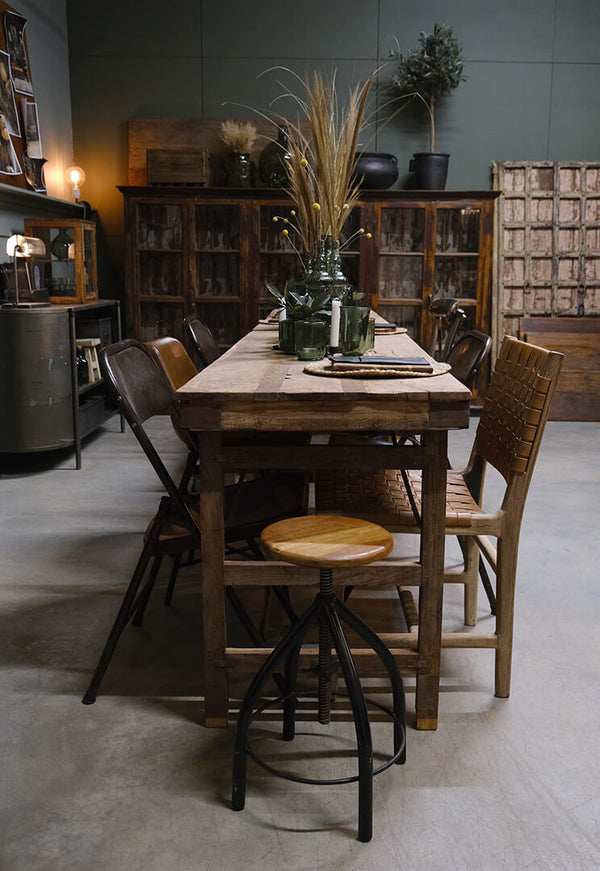 James chair with leather braid