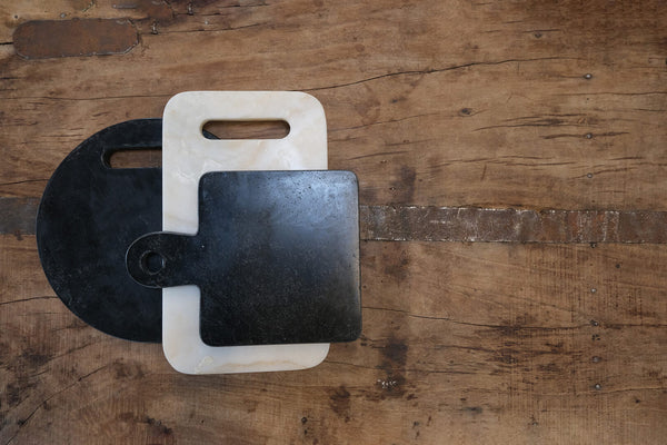 Ravn chopping board in black stone