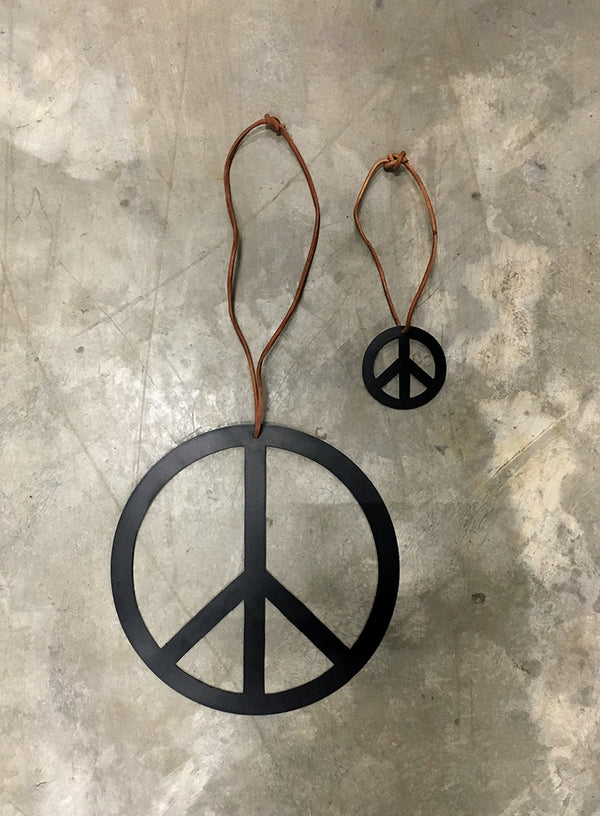 Peace sign in leather cord - S