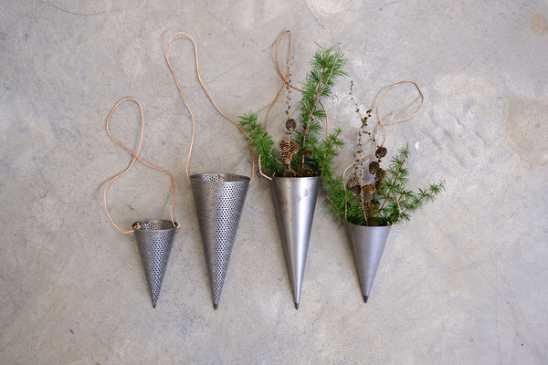 Perforated iron cone decor - S
