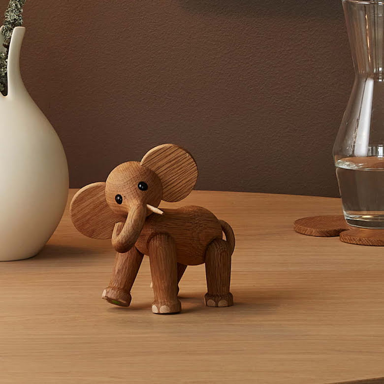 Ollie Elefant Trädekoration 15 cm Ek/Lönn | 2048-FSC | Svetrend