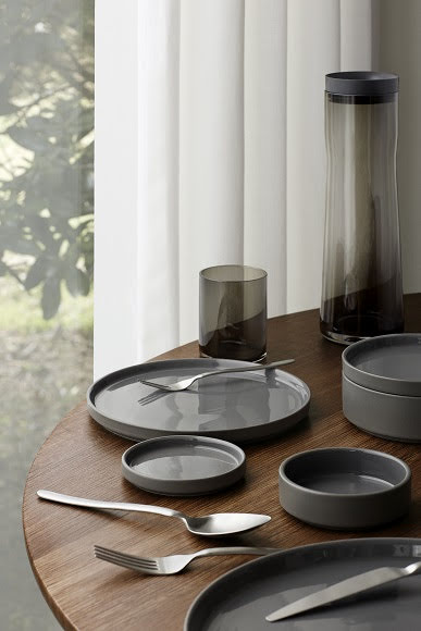 Set med två kaffekoppar & fat, 4 pcs. - Pewter, PILAR | 63974 | Svetrend